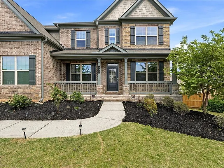 304 Cochin Dr — Photo 4