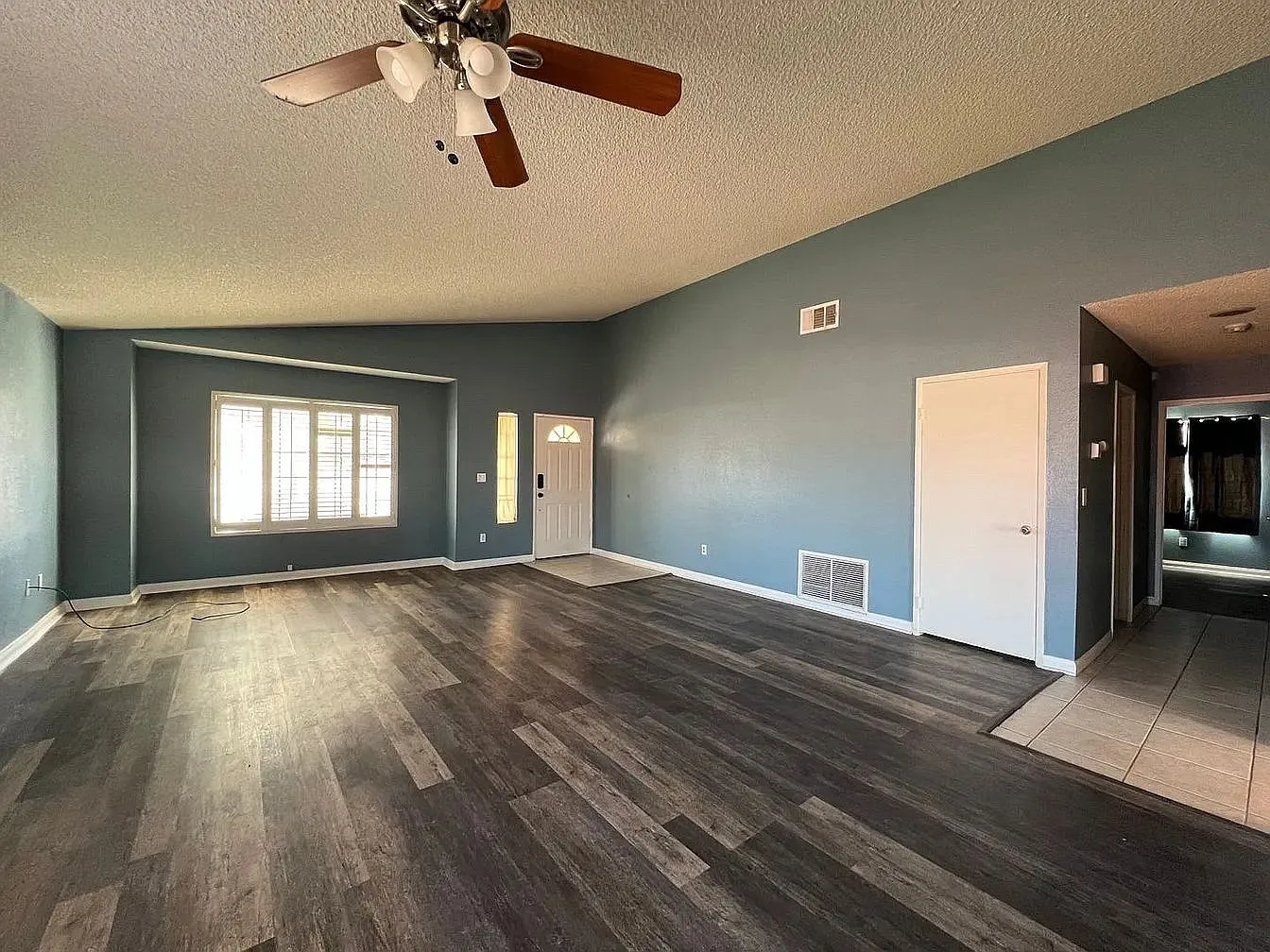 3 bed, 1716 sqft, $2,330 — Photo 4