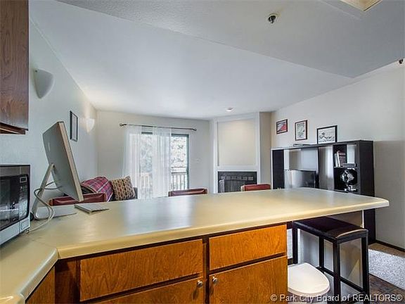 5th image of 1487 Woodside Ave #B106