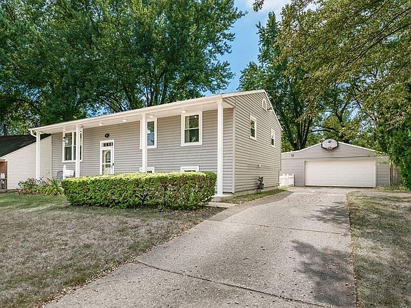 3rd image of 95 Crown Hill Ct