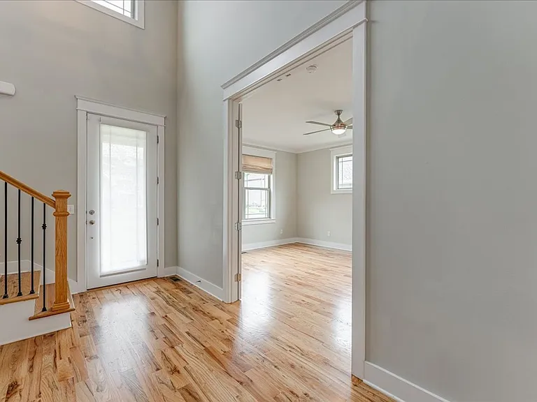 2318 Large Oak Dr — Photo 3