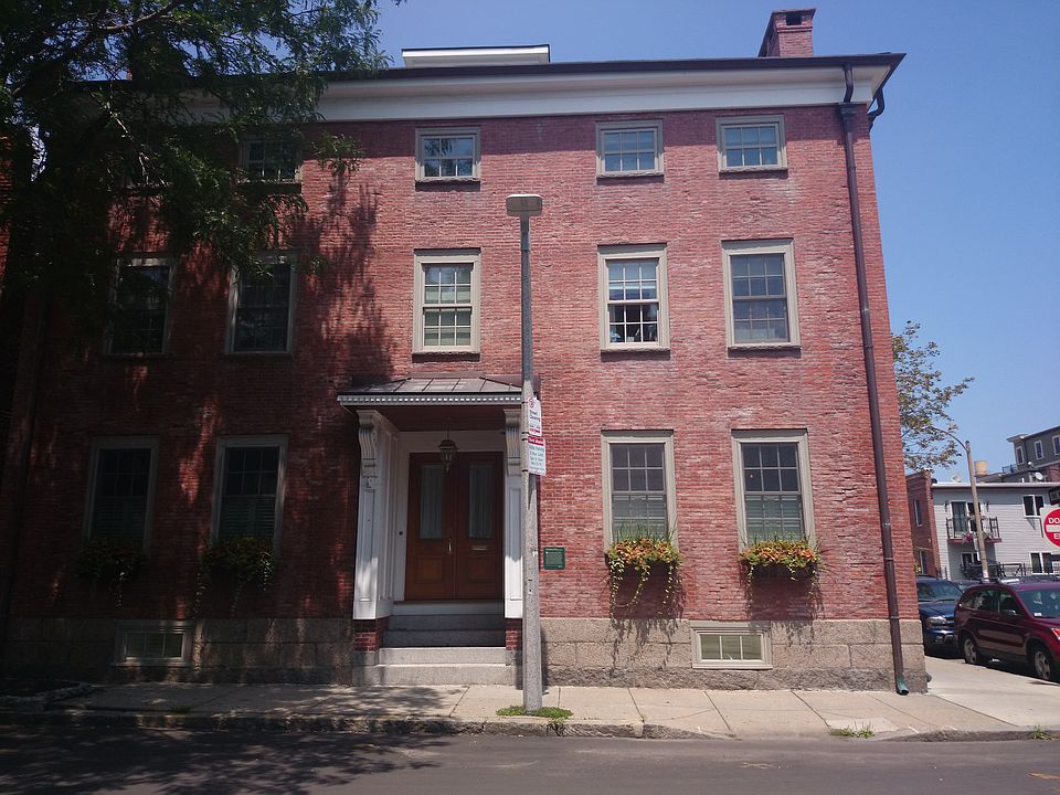 1st image of 568 E 5th St