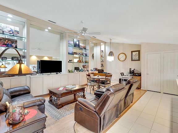 3rd image of 10102 Chapman Oak Court