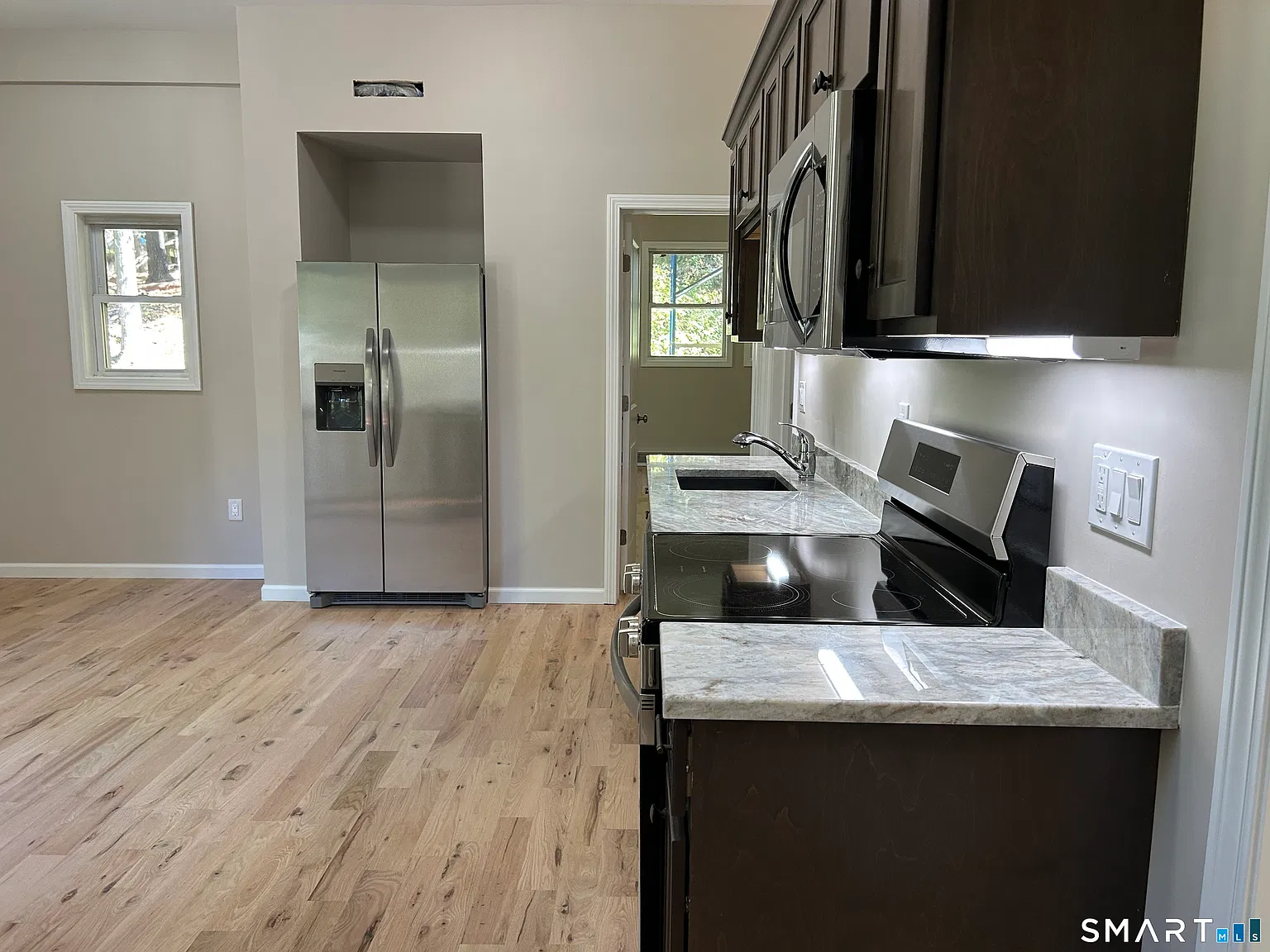 3 bed, 1.0 bath, 1300 sqft, $2,000 — Photo 4