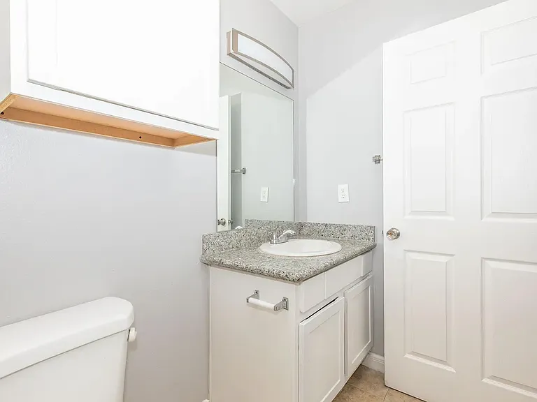 Capewood Apartments — Photo 17