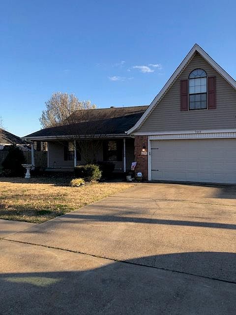 1st image of 709 Twin Oaks Dr