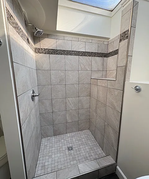Large shower with skylight