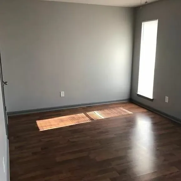 1460 Monroe Ave — Photo 6