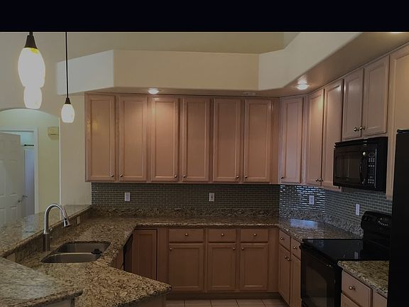 3rd image of 1031 E Baylor Ln