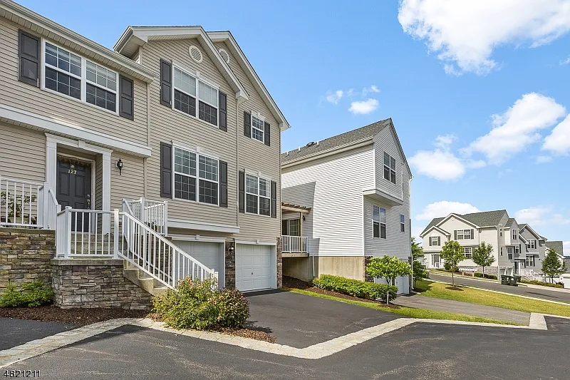 3 bed, 2.5 bath, $3,450 — Photo 2