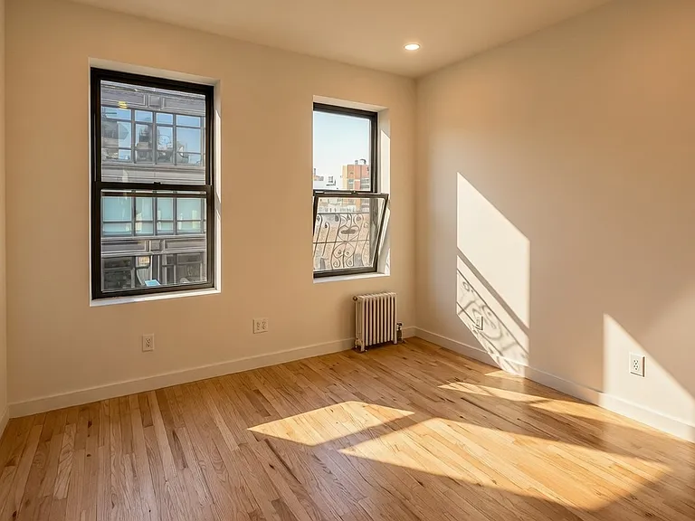 200 Mott St #21 — Photo 8