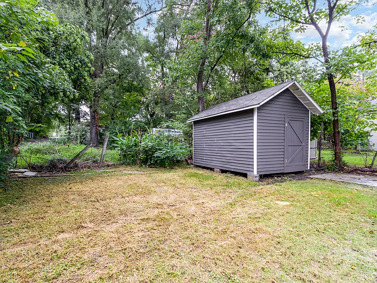 209 E Lavender Ave — Photo 24