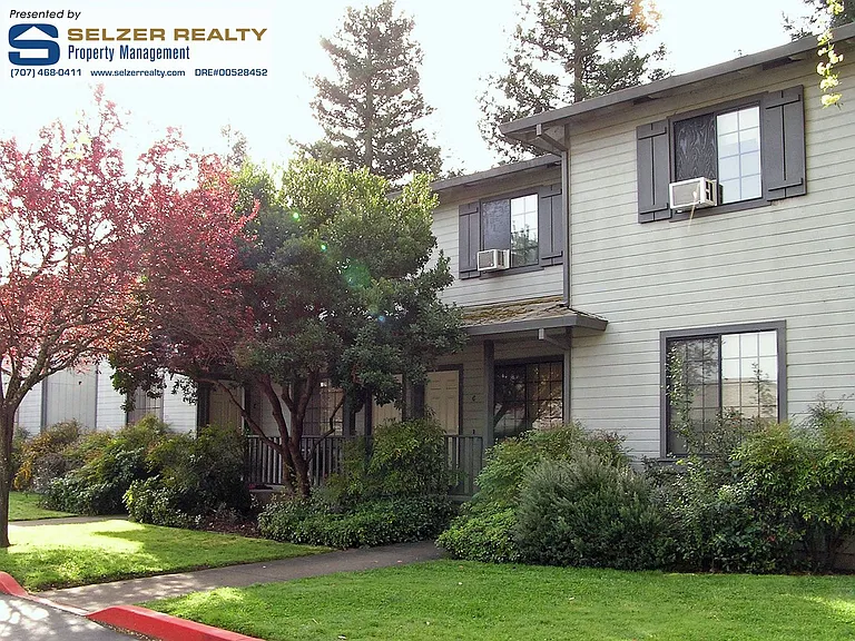 890 S Orchard Ave — Photo 1