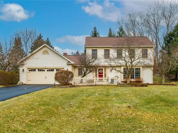 7 Westin Ct, Pittsford, NY 14534