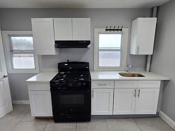 2nd image of 317 Marshall St Floor 3