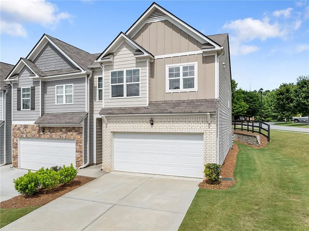 4 bed, 2.5 bath, 1925 sqft, $2,800 — Photo 3