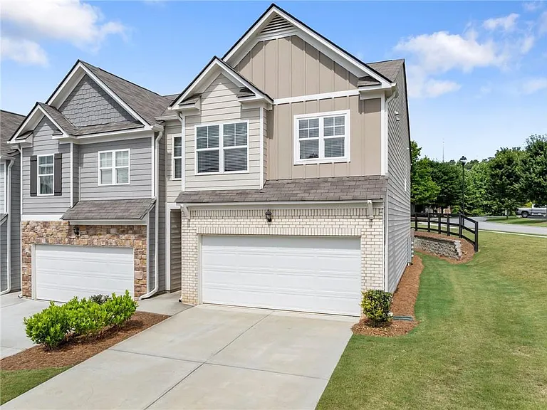 300 Stoneybrook Dr — Photo 3