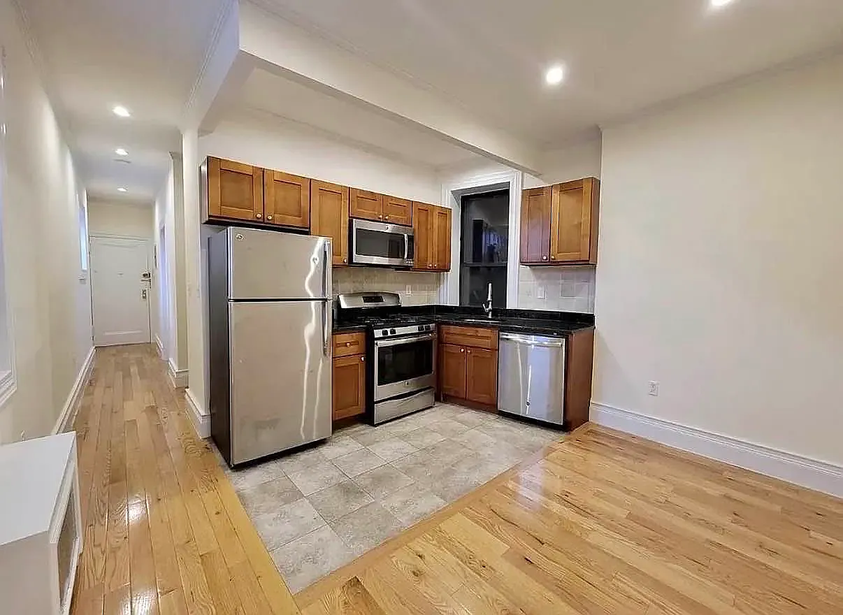 131 Thompson Street — Photo 1