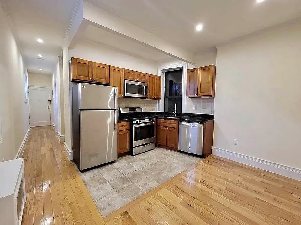 1st image of 131 Thompson St #4T