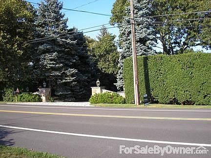 4th image of 260 W Lake Dr