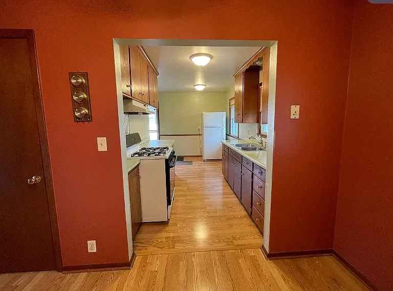 3370 Upper 143rd St W — Photo 9