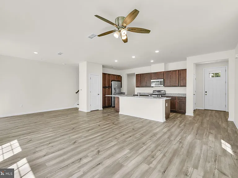 228 Park Ln — Photo 6