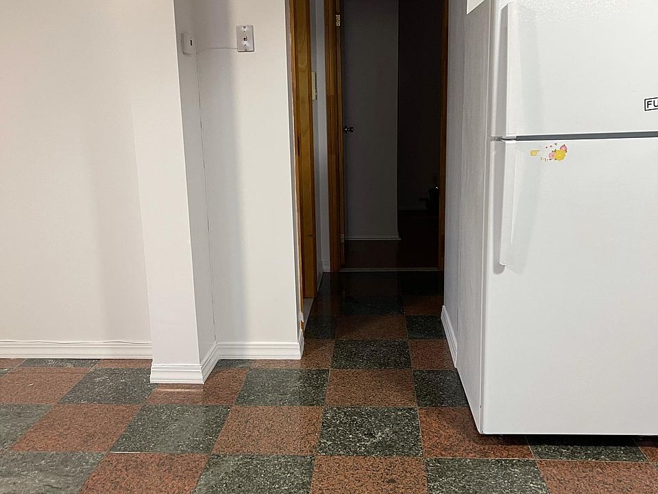 1st image of 2118 Ford St Floor 2