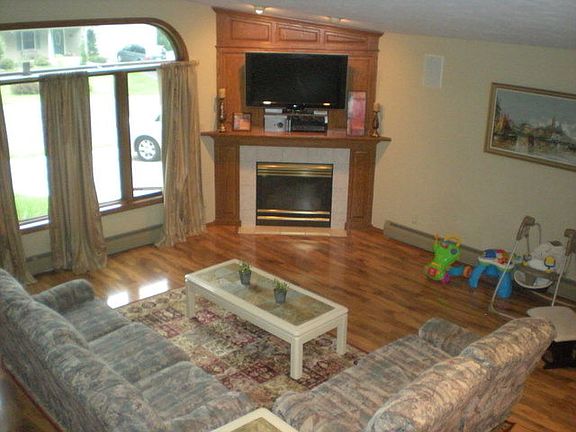2nd image of 602 N 18th Ave