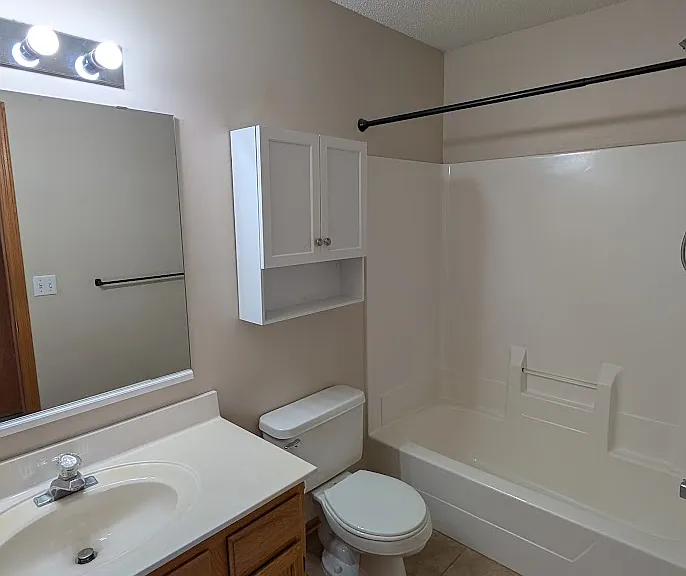 upper level main bath