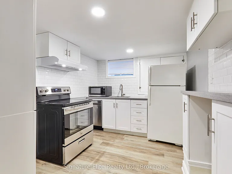 100A Kitchener Rd #LOWER — Photo 6