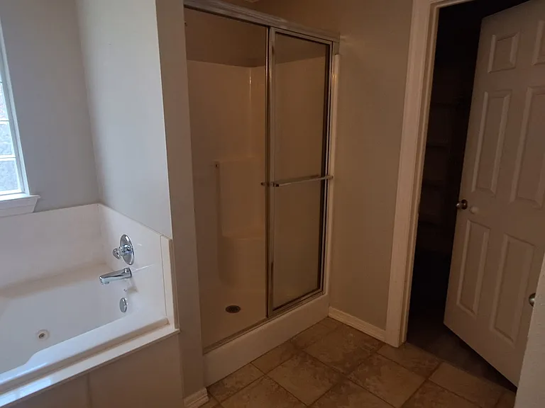 616 Highland Ct — Photo 12