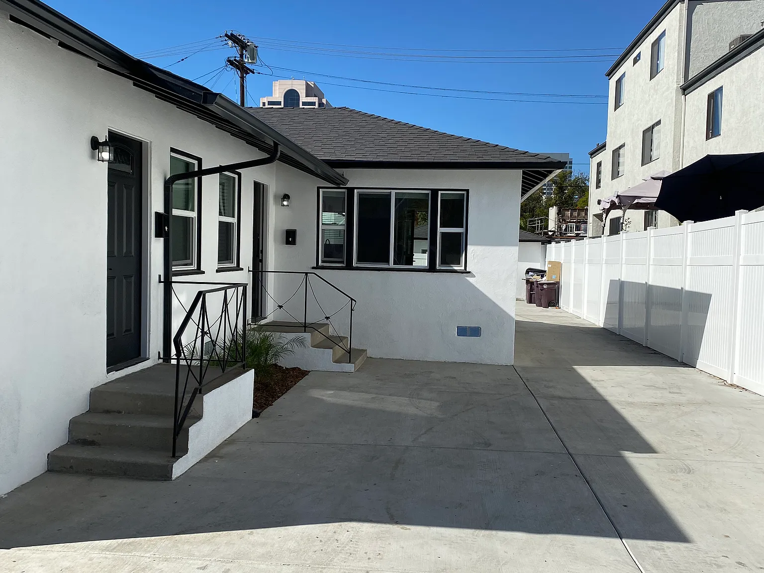 N Jackson St, Glendale — Photo 2