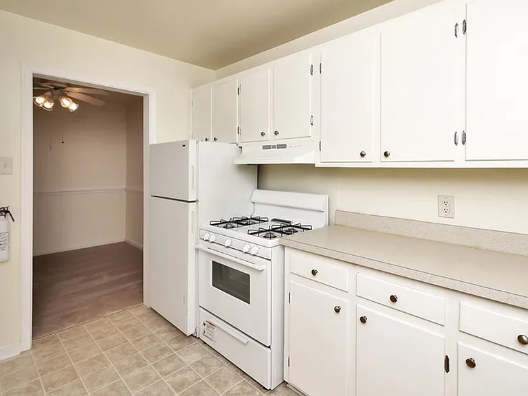 East Bay Apartments — Photo 9