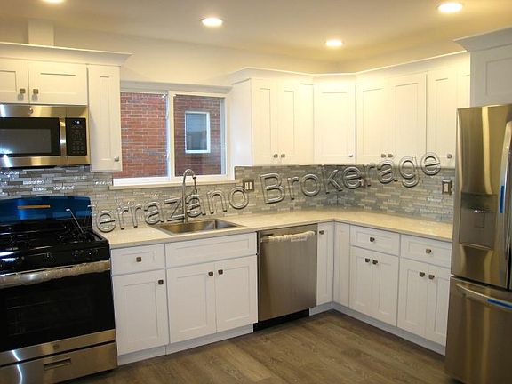 4th image of 262 Bay 10th St #1