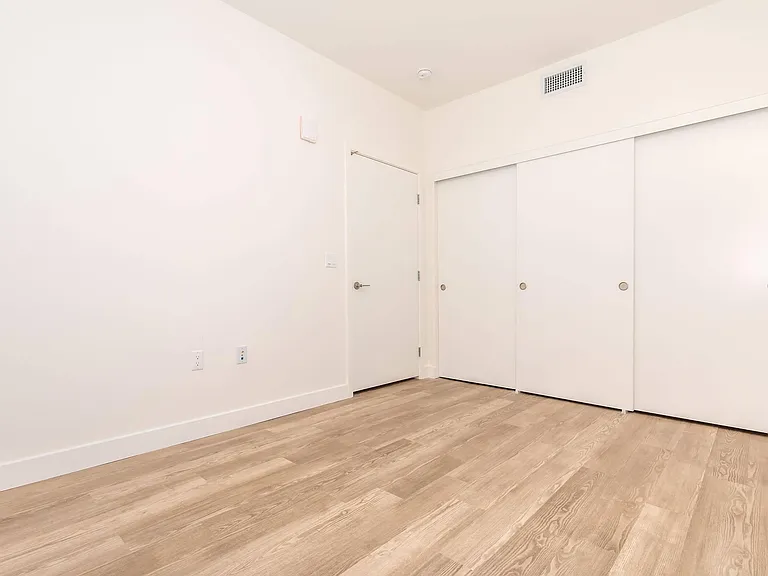 Woodlake Apartments — Photo 65