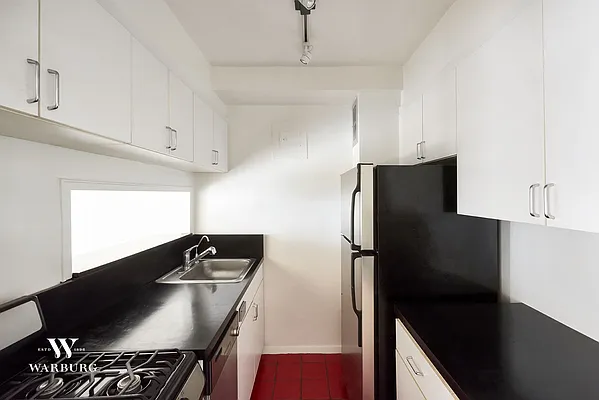 Sold by Warburg | media 5