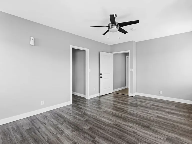 1608 W 42nd Pl — Photo 3