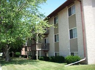 810 Four Seasons Rd, Bloomington, IL 61701