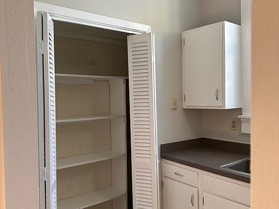4th image of 1124 Peniston St APT 2