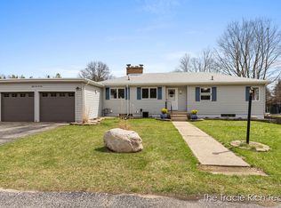 8121 S Youngman Rd, Greenville, MI