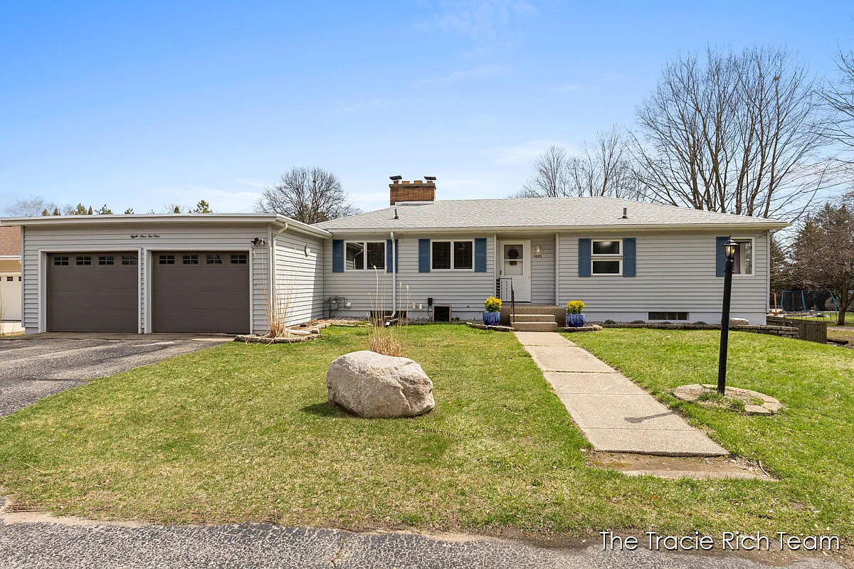 8121 S Youngman Rd photo 1