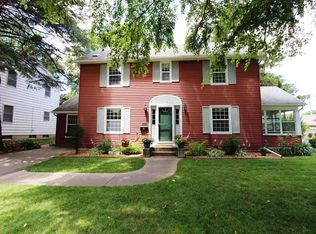 110 Sunset Rd, Waterloo, IA 50701