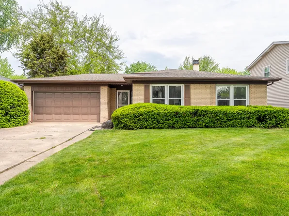 1722 W Pheasant Trl, Mount Prospect, IL 60056