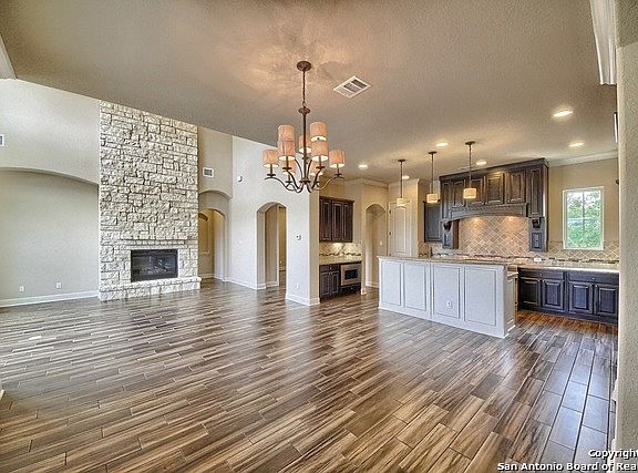 4th image of 4511 Avery Way