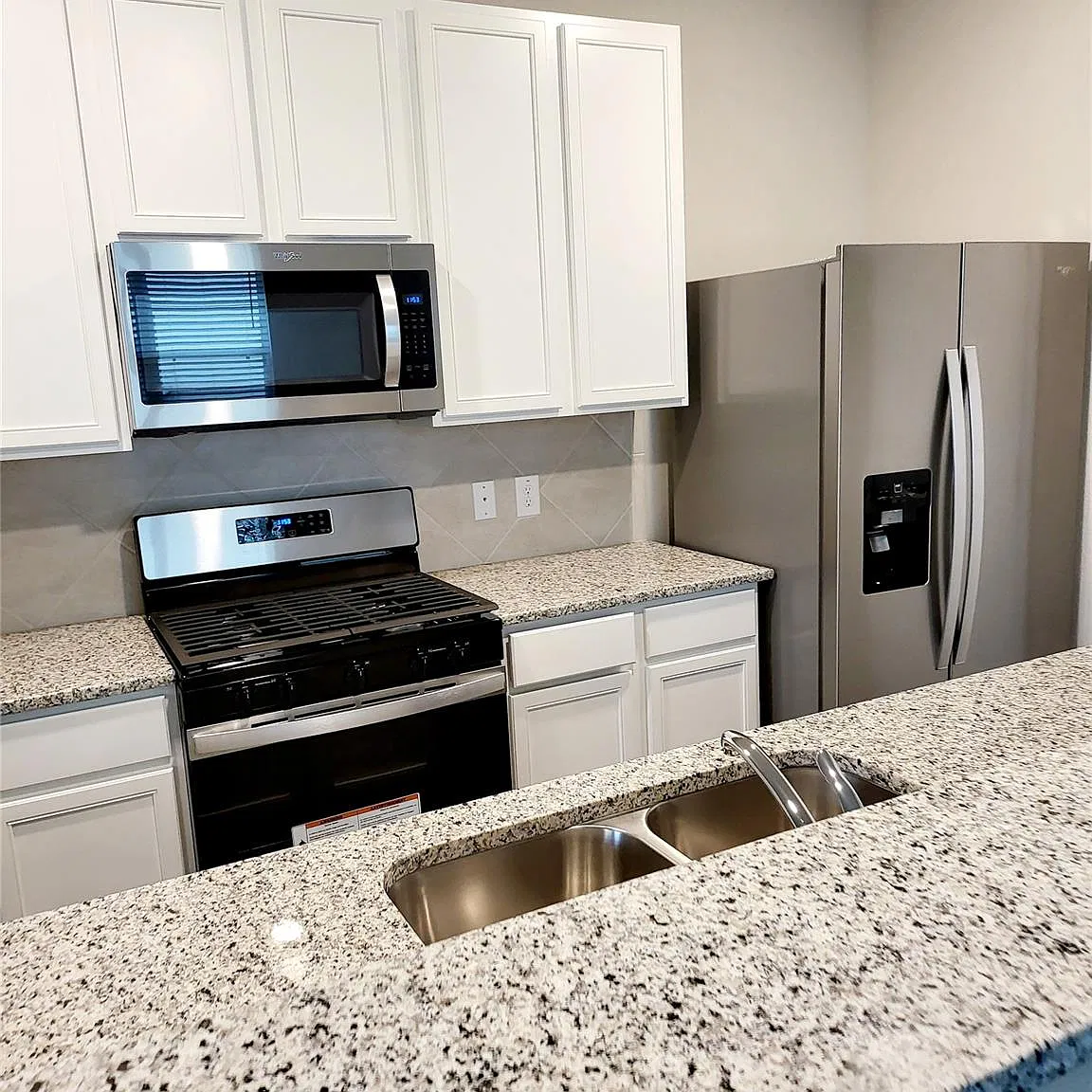 3 bed, 2.5 bath, 1629 sqft, $2,000 — Photo 4