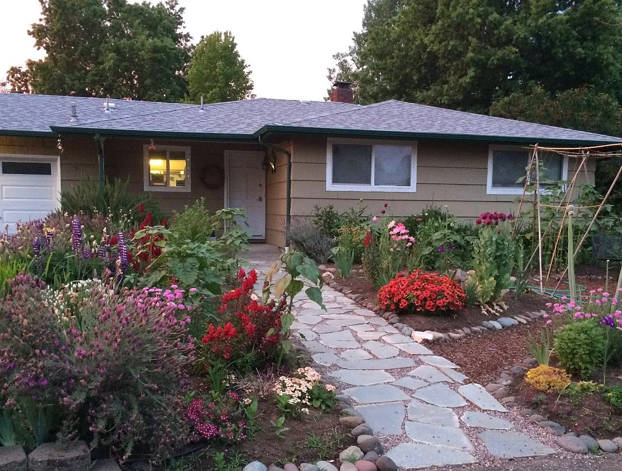 351 NE Plymouth Cir — Photo 4