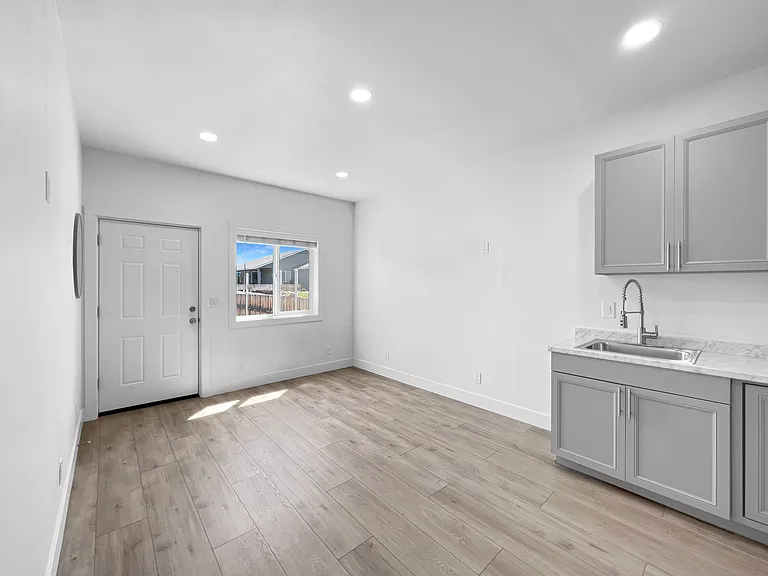 1443 Carson St #B — Photo 10