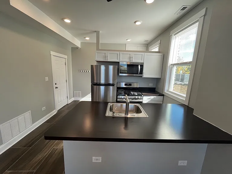 2339 S Sacramento Ave #3F — Photo 8