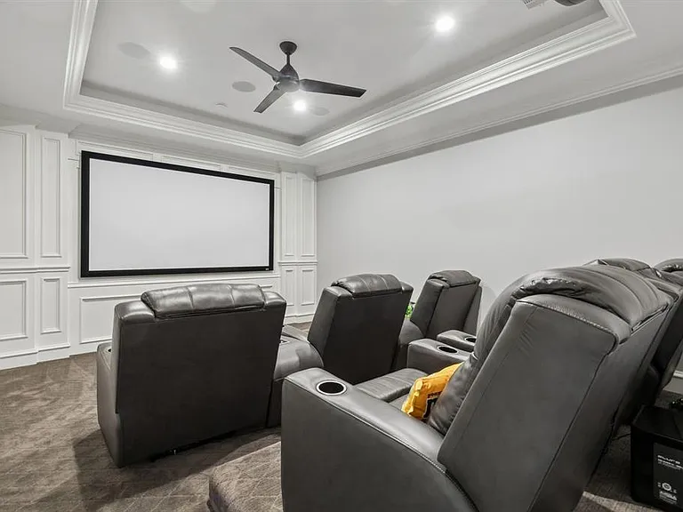 517 Pine Island Cir — Photo 31
