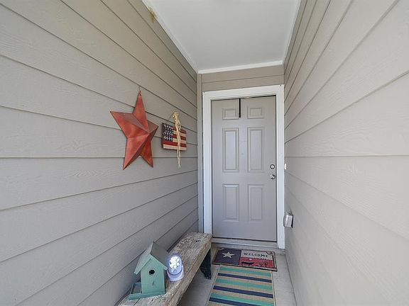 3rd image of 15826 Whiteglade Ln